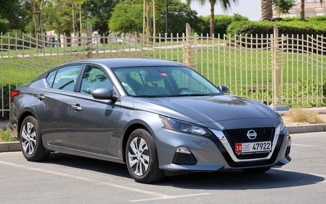 Nissan Altima - image 4