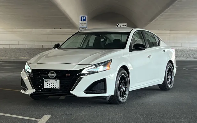 Nissan Altima - image 1