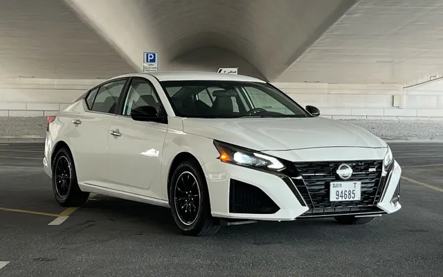 Nissan Altima - image 4
