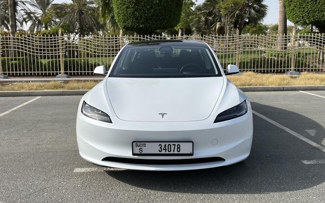 Tesla Model 3 - image 3