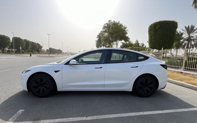 Tesla Model 3 - image 2