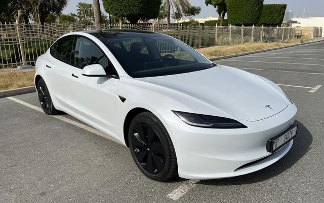 Tesla Model 3 - image 4