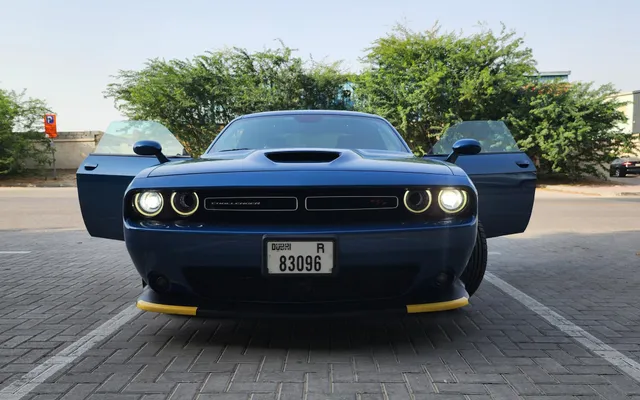 Dodge Challenger - image 2