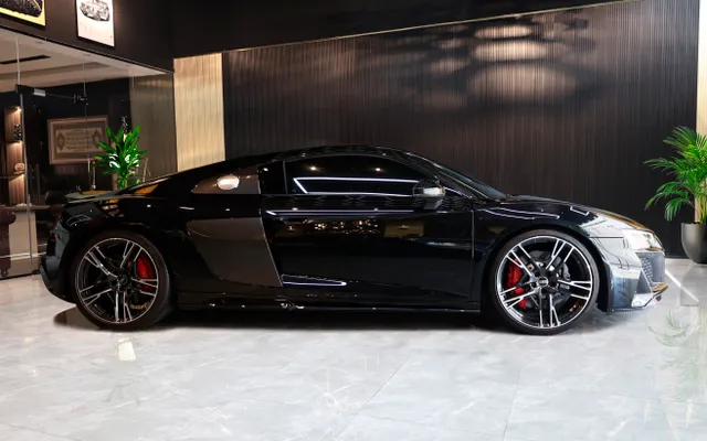 Audi Audi R8 - image 2