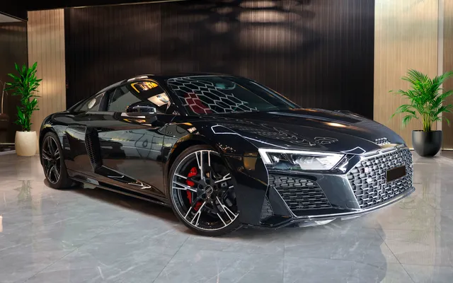 Audi Audi R8 - image 1