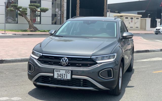 VOLKSWAGEN T-ROC - image 1