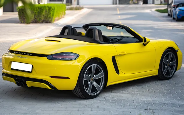 PORSCHE 718 BOXTER Yellow - image 4