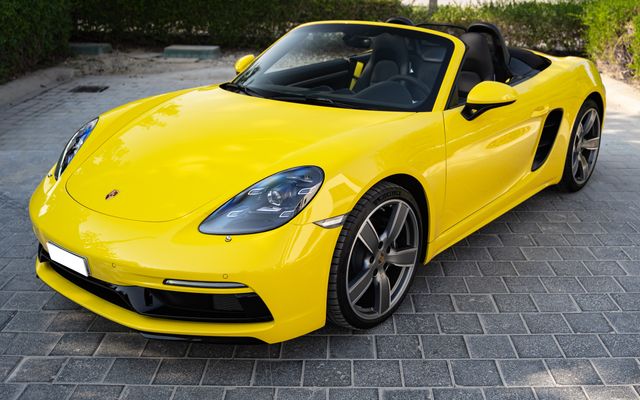 PORSCHE 718 BOXTER Yellow - image 3