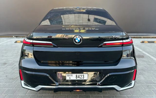 BMW 735I - image 3