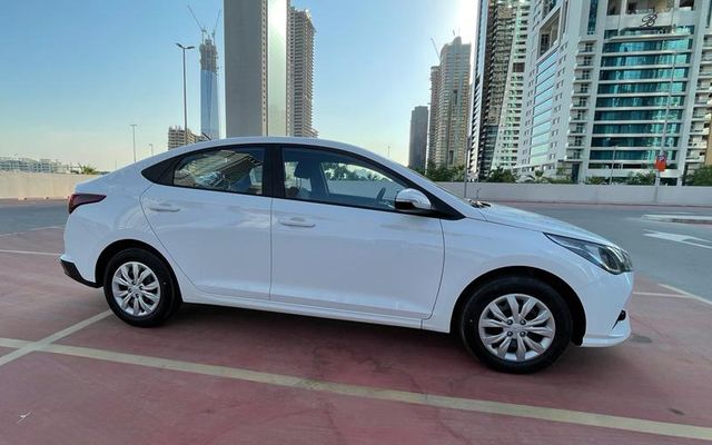 Hyundai Accent - image 4