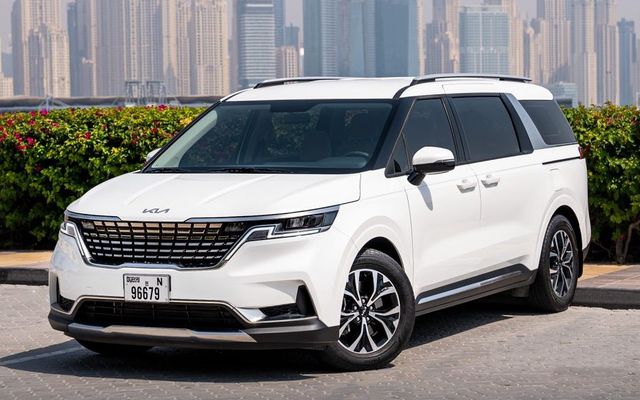 KIA Carnival - image 1