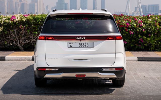 KIA Carnival - image 4