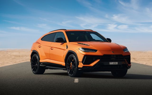 Lamborghini URUS S - image 1