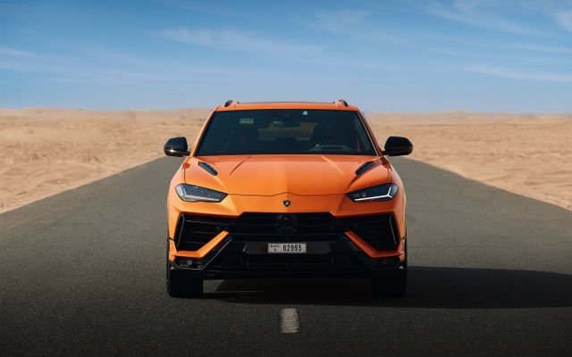 Lamborghini URUS S - image 3