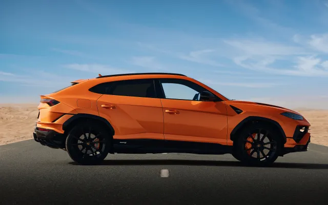 Lamborghini URUS S - image 2