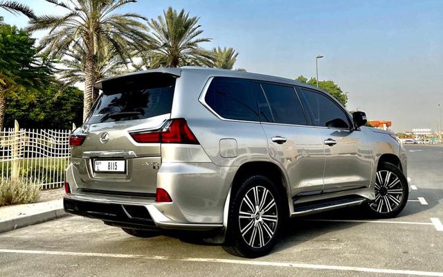 LEXUS LX 600 - image 4