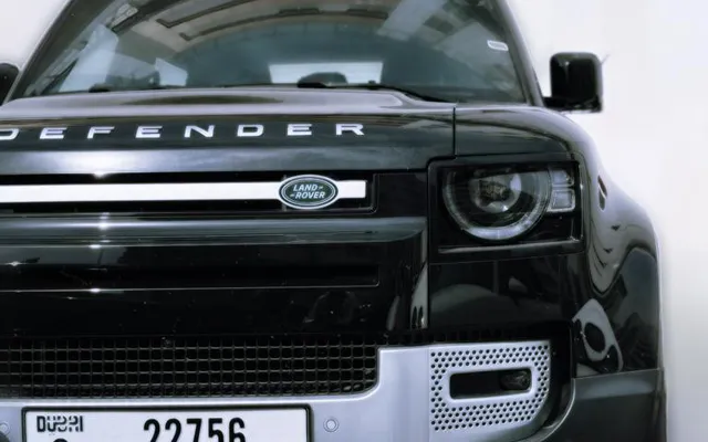 LAND ROVER DEFENDER - image 4