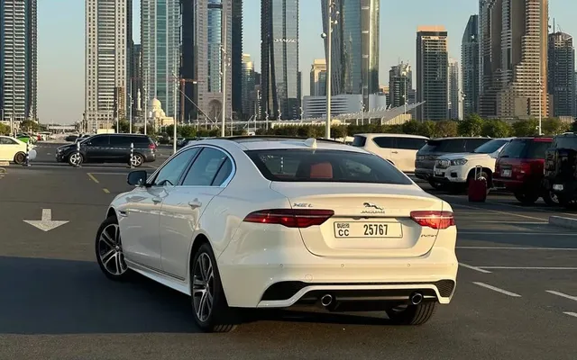 Jaguar XE - image 2