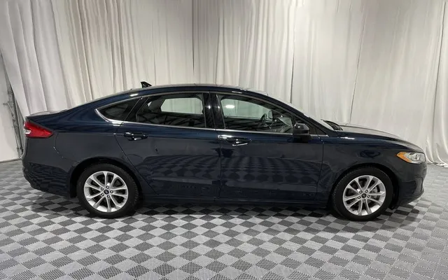 FORD FUSION - image 2