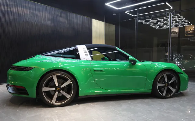 Porsche 911 Targa - image 2