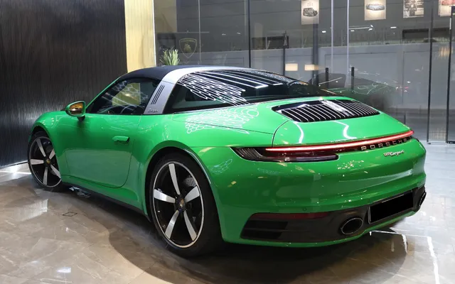 Porsche 911 Targa - image 4