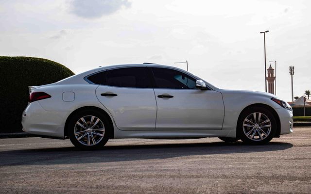 INFINITI Q70 - image 2