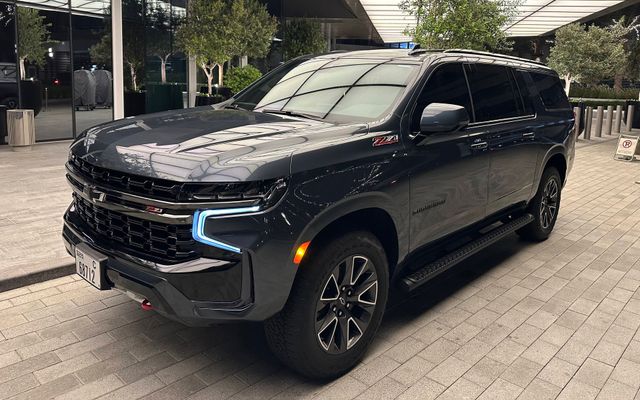 Chevrolet Suburban - image 1