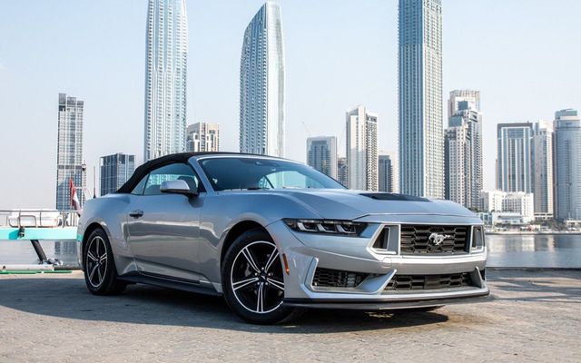Ford Mustang - image 4