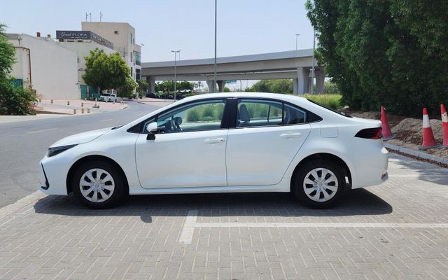 Toyota Corolla - image 2