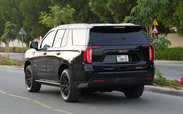 GMC Yukon - image 2
