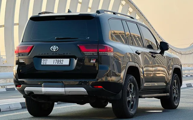 TOYOTA LAND CRUISER - image 4