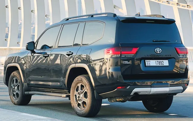 TOYOTA LAND CRUISER - image 3