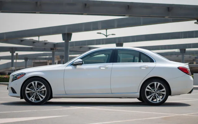 Mercedes C300 - image 2