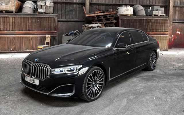 BMW 750Li - image 1