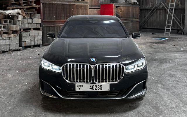 BMW 750Li - image 3