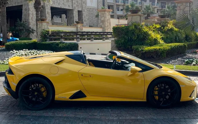 Lamborghini Huracan Evo Spider - image 3