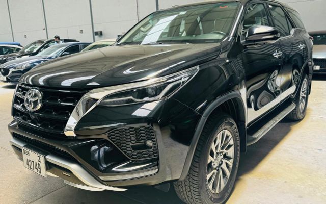 TOYOTA FORTUNER 4.0L GXR 4X4 AT 2023 - image 1