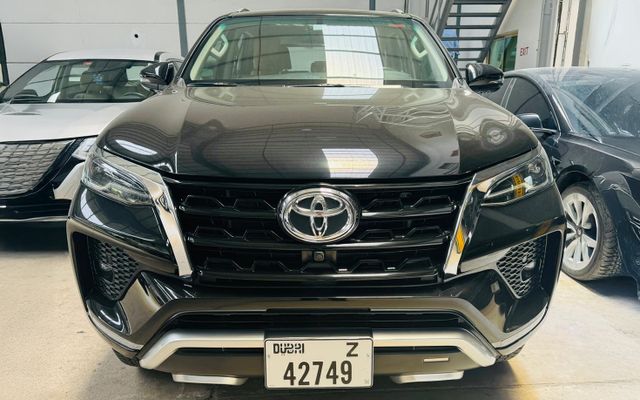 TOYOTA FORTUNER 4.0L GXR 4X4 AT 2023 - image 2