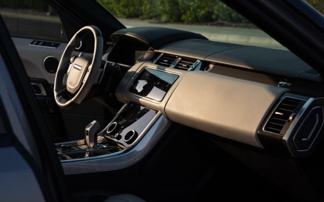 Range Rover SVR - image 4