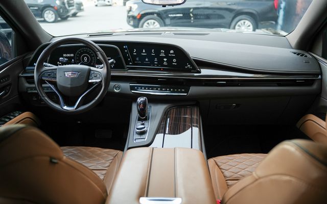 CADILLAC ESCALADE - image 4