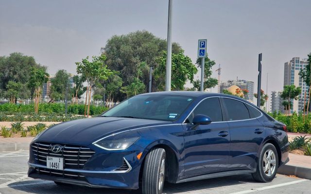 Hyundai Sonata SE - image 1