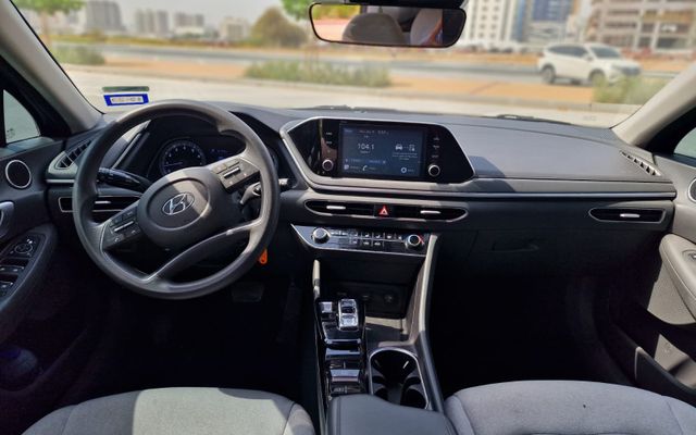 Hyundai Sonata SE - image 4