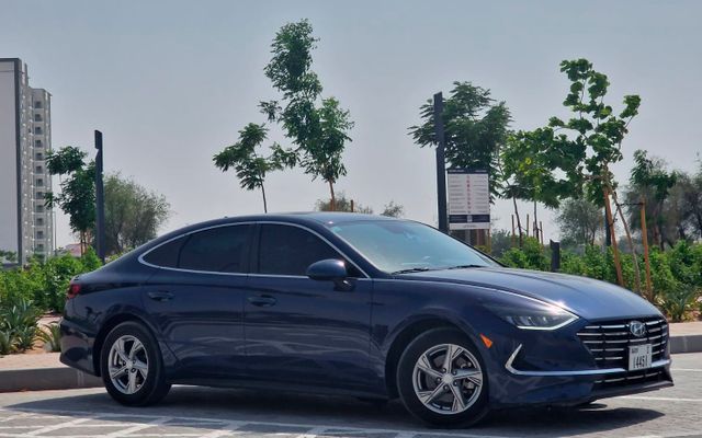 Hyundai Sonata SE - image 2