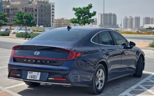 Hyundai Sonata SE - image 3
