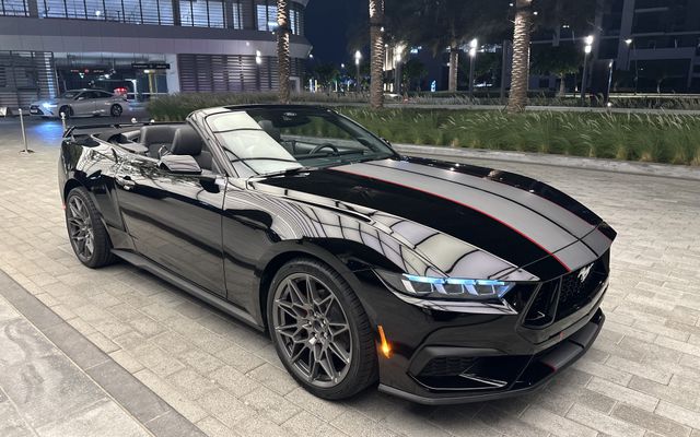 Ford Mustang - image 4