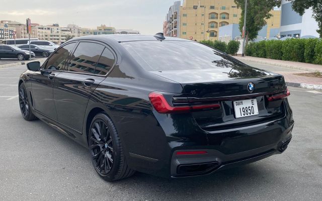BMW 740i - image 3