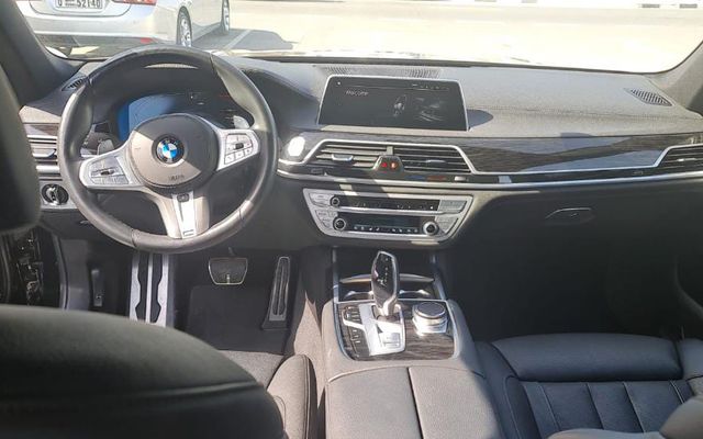 BMW 740i - image 4