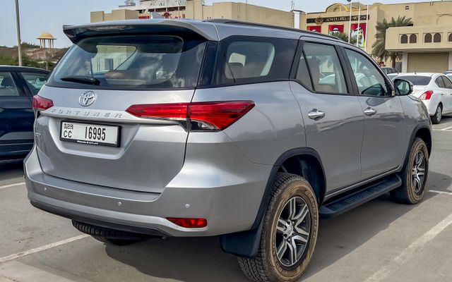 TOYOTA FORTUNER - image 4