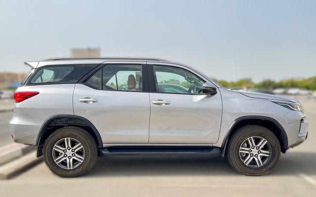 TOYOTA FORTUNER - image 2