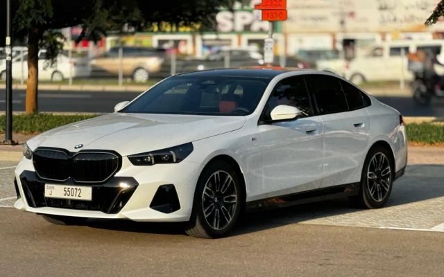 BMW 520i - image 1